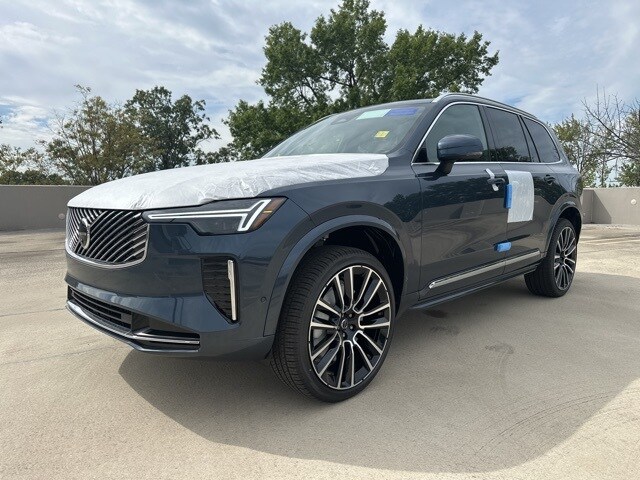 2026 Volvo XC90 B5 Plus photo 3
