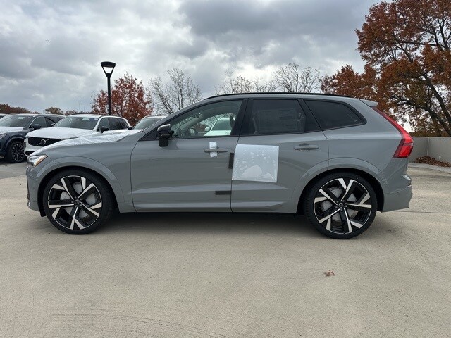 2026 Volvo XC60 B5 photo 4