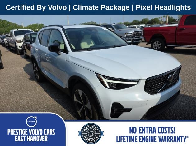 2026 Volvo XC40 B5 Plus Dark AWD's photo