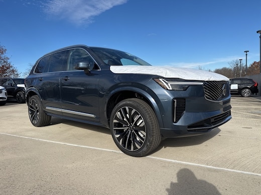 2026 Volvo XC90 B5 Plus AWD photo 3