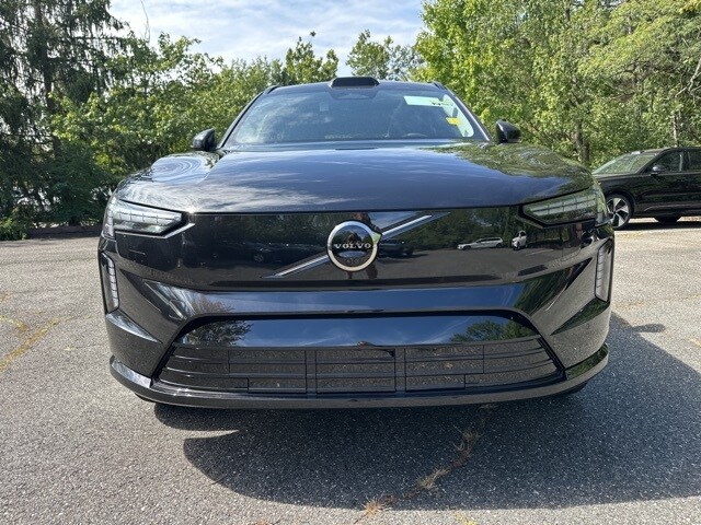 2025 Volvo EX90 Twin Motor Plus photo 2