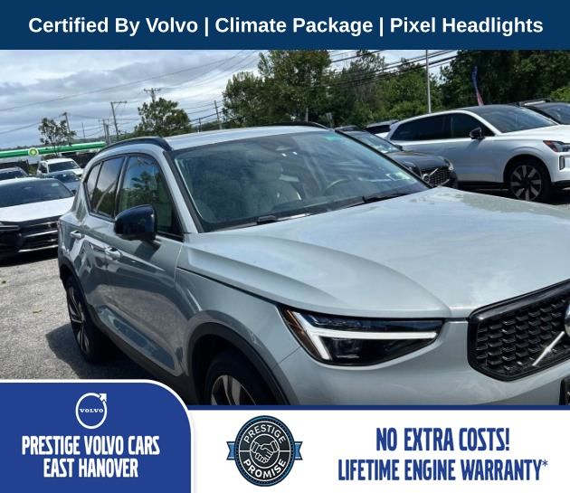 2025 Volvo XC40 B5 Plus Dark AWD's photo