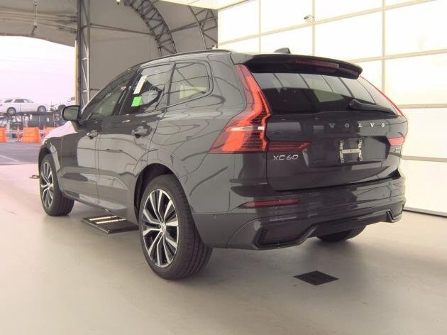 2025 Volvo XC60 B5 Plus photo 3