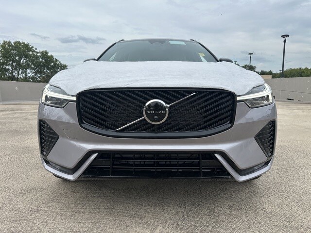 2026 Volvo XC60 B5 Plus photo 2