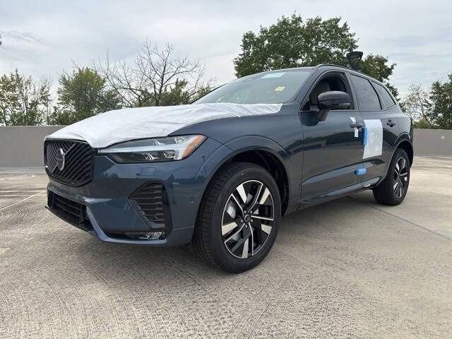 2026 Volvo XC60 B5 Plus photo 3