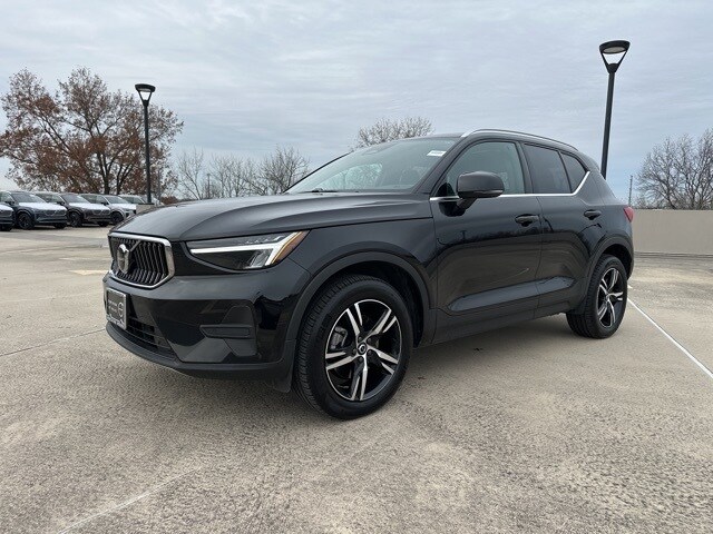 2025 Volvo XC40 Core photo 3