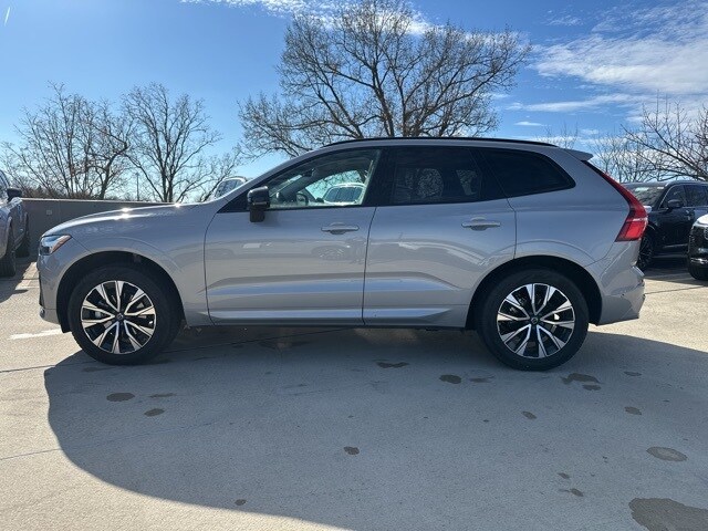 2025 Volvo XC60 B5 Plus photo 4