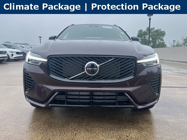 2026 Volvo XC60 Hybrid T8 Core photo 2