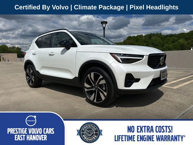 2023 Volvo XC40 B5 Ultimate Dark AWD's photo