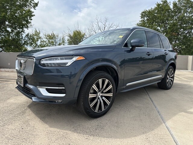 2025 Volvo XC90 B5 Core photo 3
