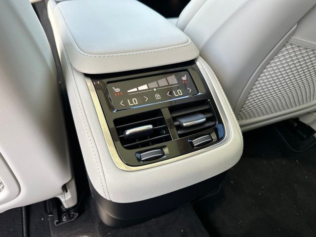 2026 Volvo XC90 Ultra - Photo 13