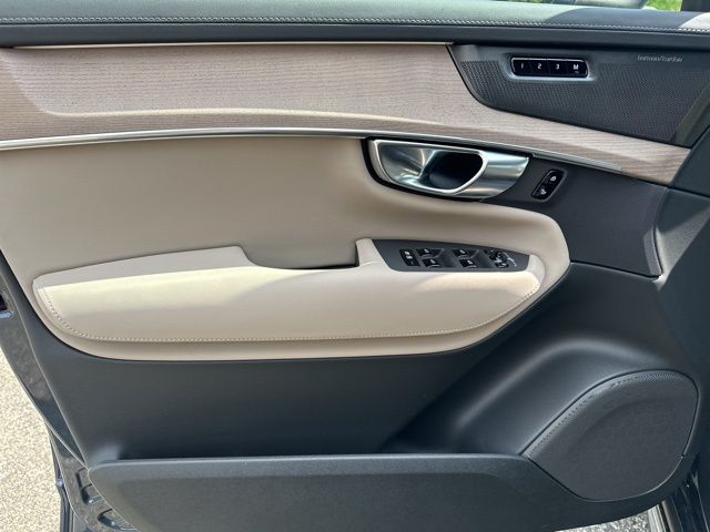 2026 Volvo XC90 Plus - Photo 13