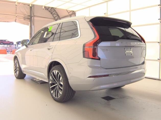 2025 Volvo XC90 Plus photo 2