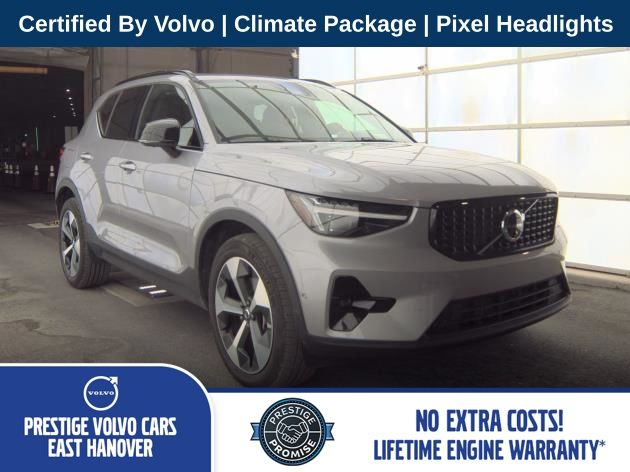 2026 Volvo XC40 B5 Plus Dark AWD's photo