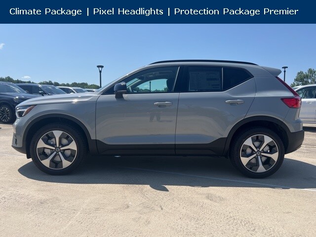 2026 Volvo XC40 Plus photo 4