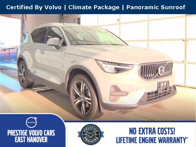 2025 Volvo XC40 Core's photo