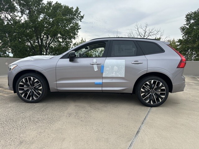 2026 Volvo XC60 B5 photo 4