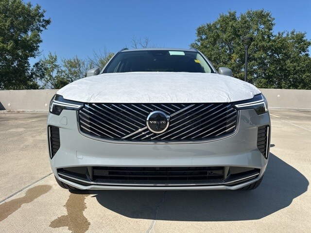 2026 Volvo XC90 Plus photo 2