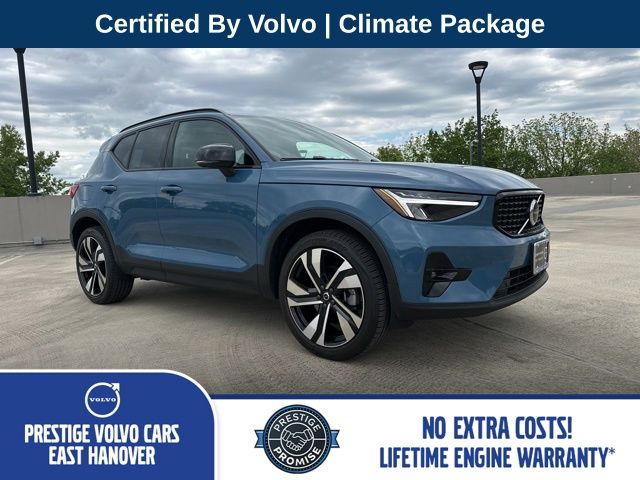 2023 Volvo XC40 B5 Plus Dark AWD's photo