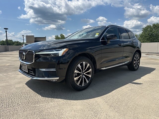 2023 Volvo XC60 B5 Plus photo 3