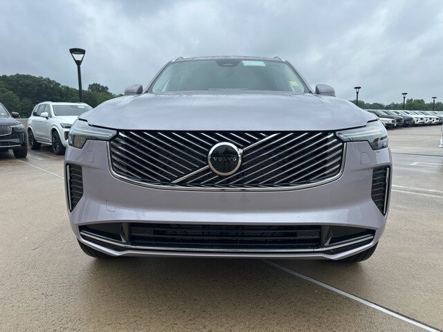 2026 Volvo XC90 B5 Core photo 2