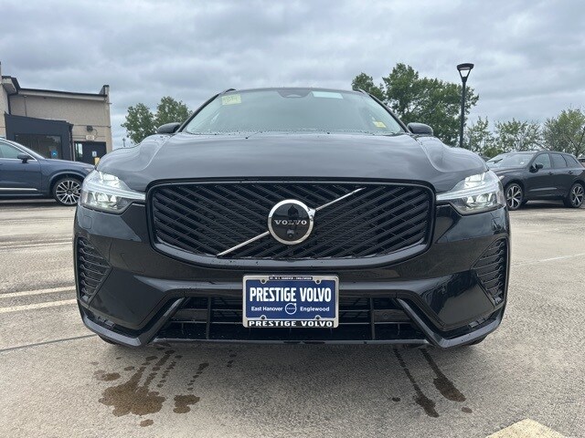 2026 Volvo XC60 B5 Plus photo 2