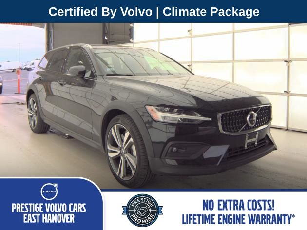 2025 Volvo V60 Cross Country's photo