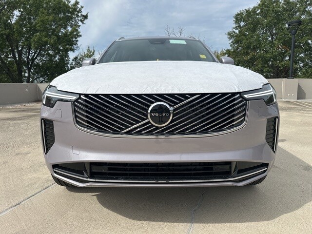 2026 Volvo XC90 B5 Core photo 2