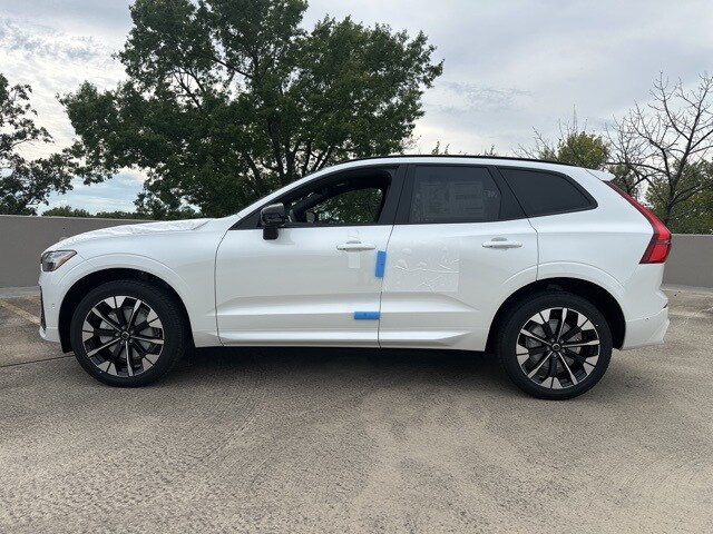 2026 Volvo XC60 B5 Plus photo 3
