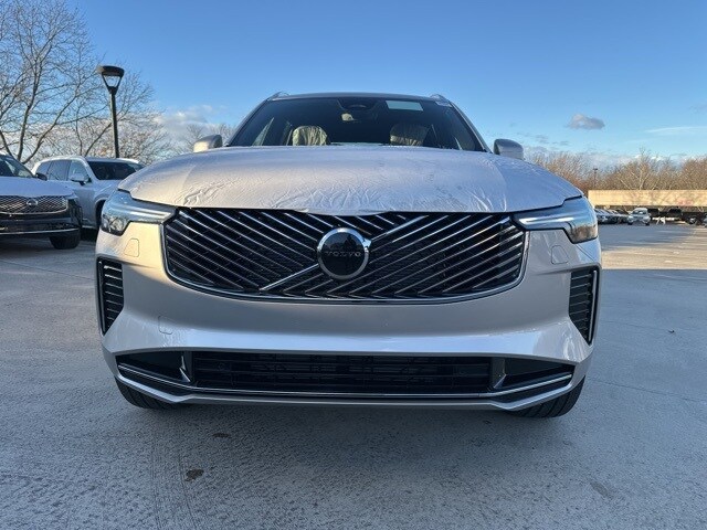 2026 Volvo XC90 B5 Core photo 2
