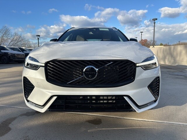 2026 Volvo XC60 B5 Plus photo 2