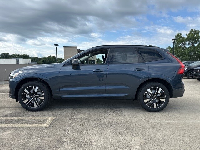 2026 Volvo XC60 B5 Plus photo 4