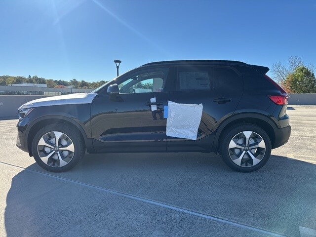 2026 Volvo XC40 Plus photo 4