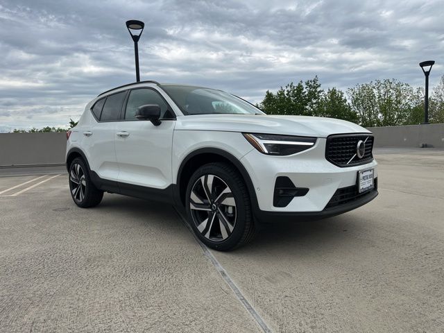2026 Volvo XC40 B5 Ultra Dark AWD's photo
