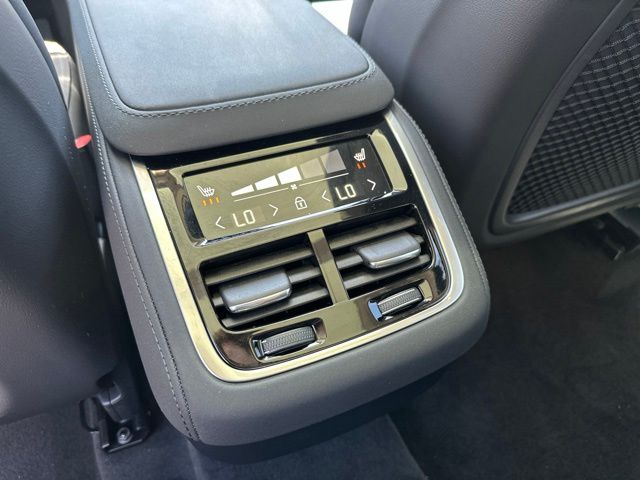 2026 Volvo XC90 Plus - Photo 19