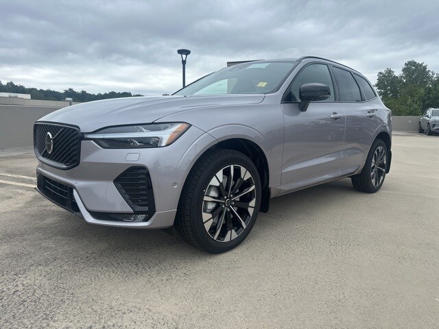 2026 Volvo XC60 B5 Plus photo 3