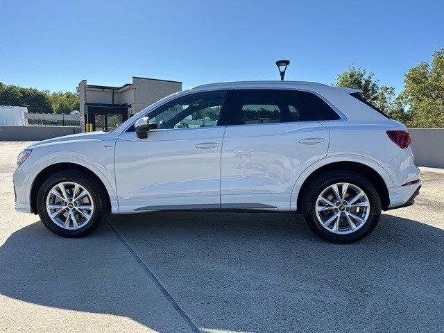2022 Audi Q3 45 TFSI S line Premium photo 3