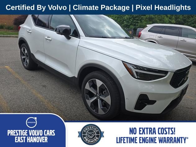 2025 Volvo XC40 B5 Plus Dark AWD's photo