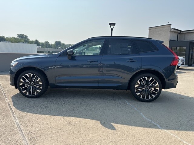 2026 Volvo XC60 B5 photo 2