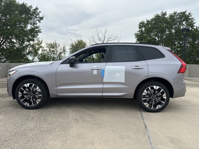 2026 Volvo XC60 B5 Plus photo 4