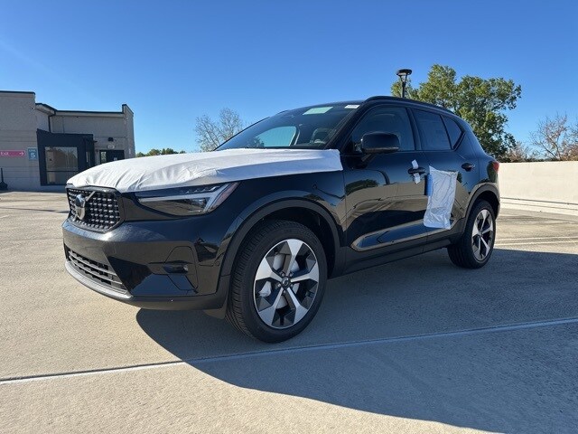 2026 Volvo XC40 Plus photo 3