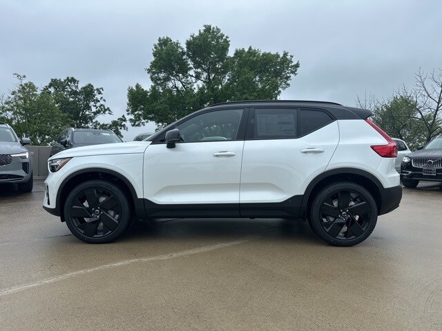 2026 Volvo XC40 photo 3