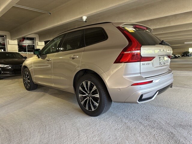 2025 Volvo XC60 B5 Plus photo 2
