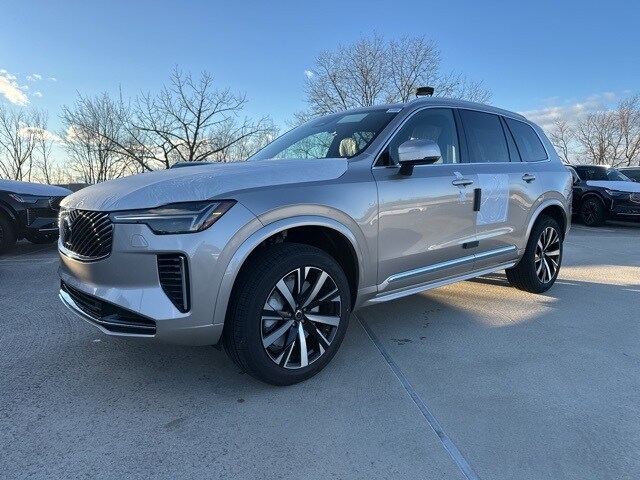 2026 Volvo XC90 B5 Core photo 3