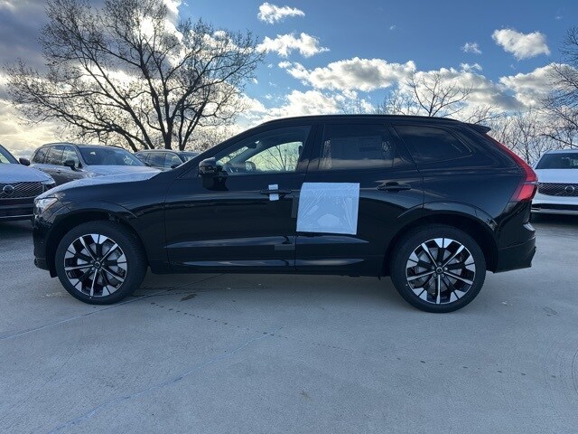 2026 Volvo XC60 B5 Plus photo 4