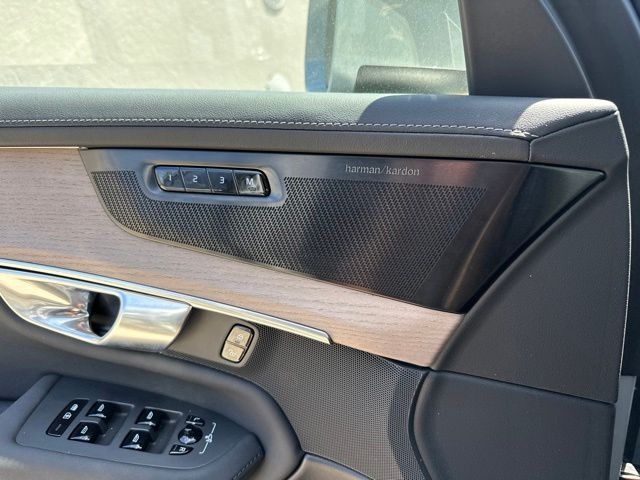 2026 Volvo XC90 Plus - Photo 21
