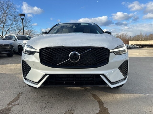 2026 Volvo XC60 B5 Plus photo 2