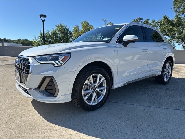 2022 Audi Q3 45 TFSI S line Premium photo 2