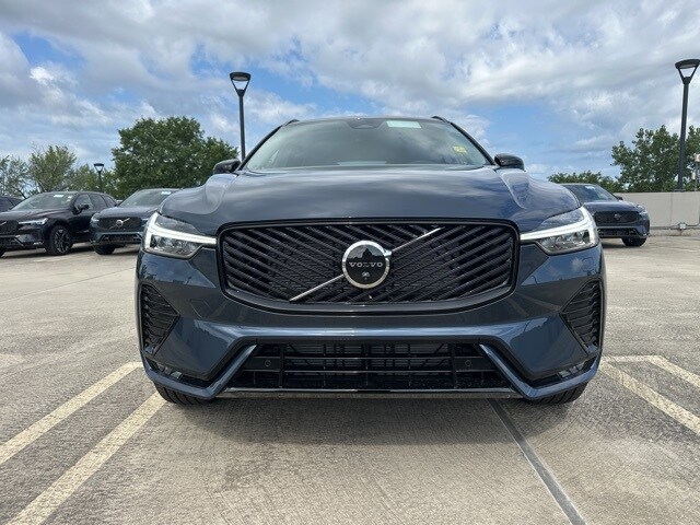 2026 Volvo XC60 B5 Plus photo 2