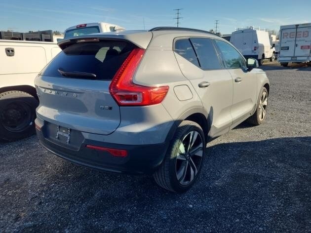 2025 Volvo XC40 Plus photo 4